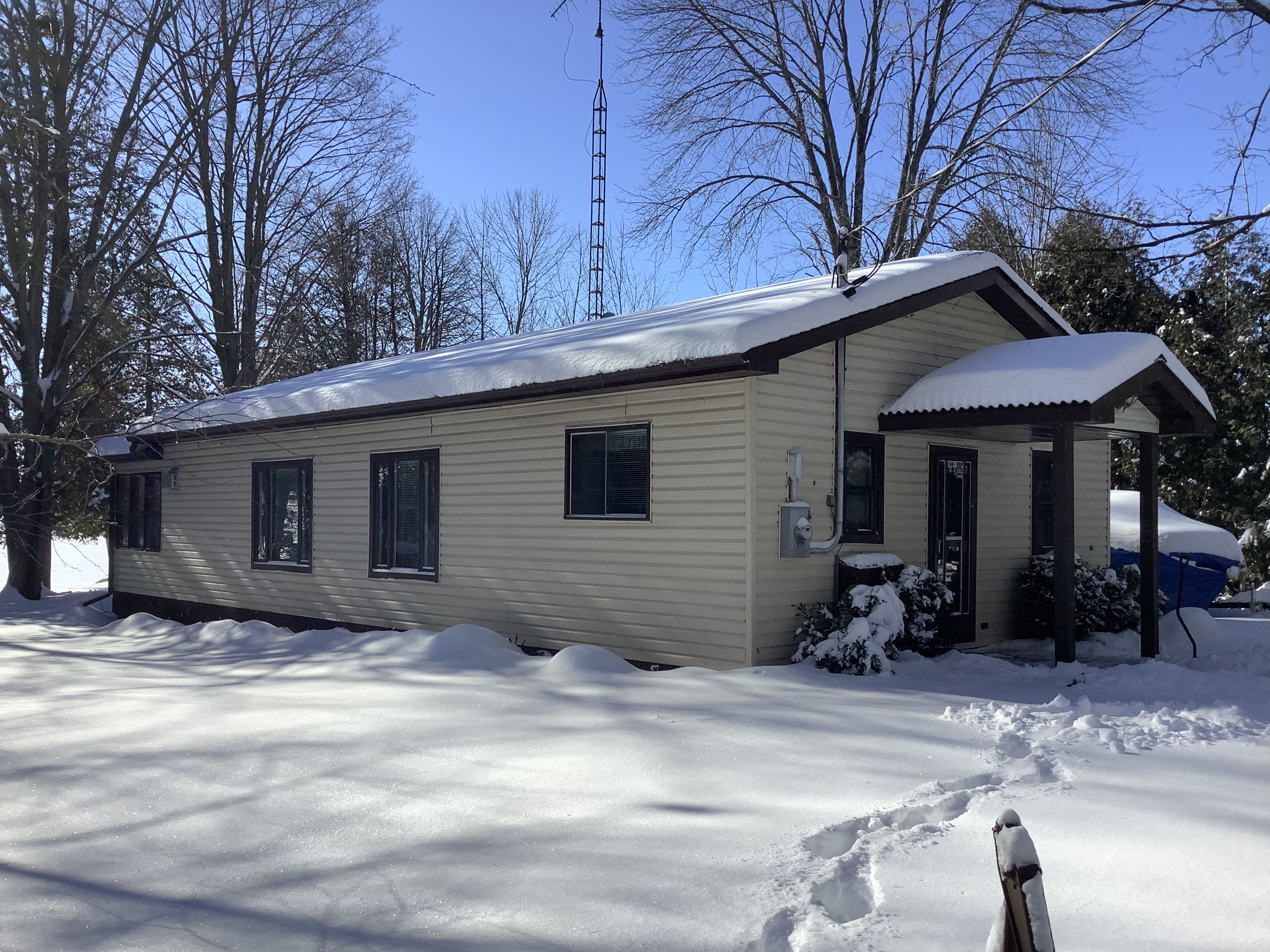 Home before the second-floor primary suite addition